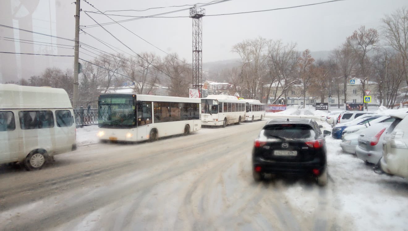 В Самаре из-за плохой дороги изменилось движение автобусов №50, 51